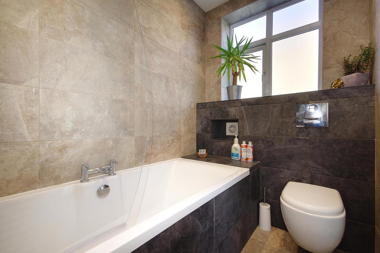 Homestay Large En-suite By The *